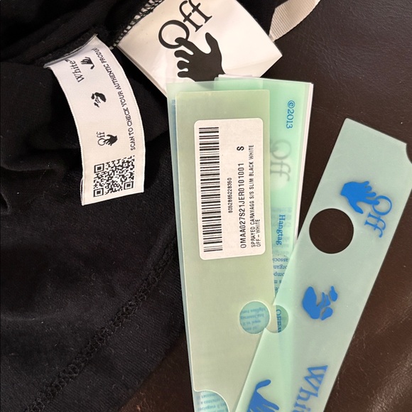 Off-White Black Artistic Graphic Tee - Picture 5 of 6